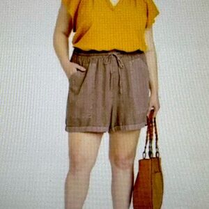 Target Universal thread mid rise, tie front, utility shorts, size XL, NWT